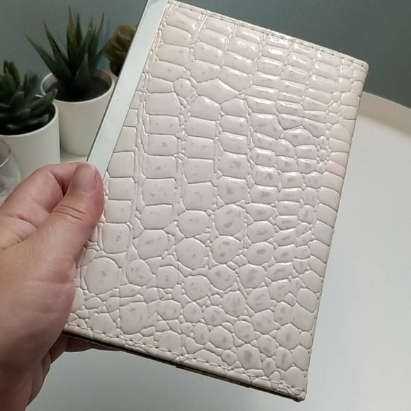 Lila grace photo clutch white NWT - Picture 4 of 6